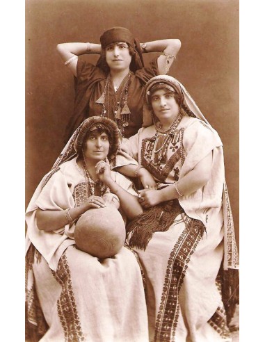 KARIMEH ABBOUD - Lady photographer