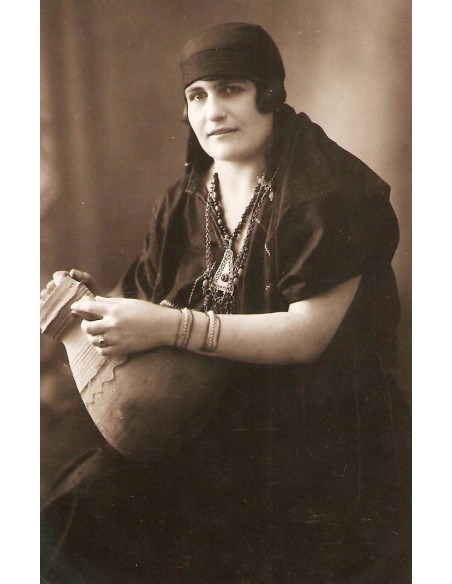 KARIMEH ABBOUD - Lady photographer